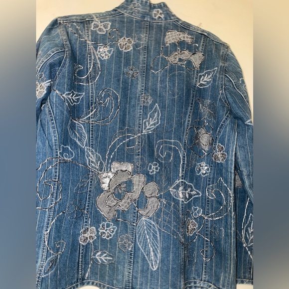 NWOT Chicos Floral Heavy Embroidered Artsy Denim Shirt Jacket - Picture 7 of 14